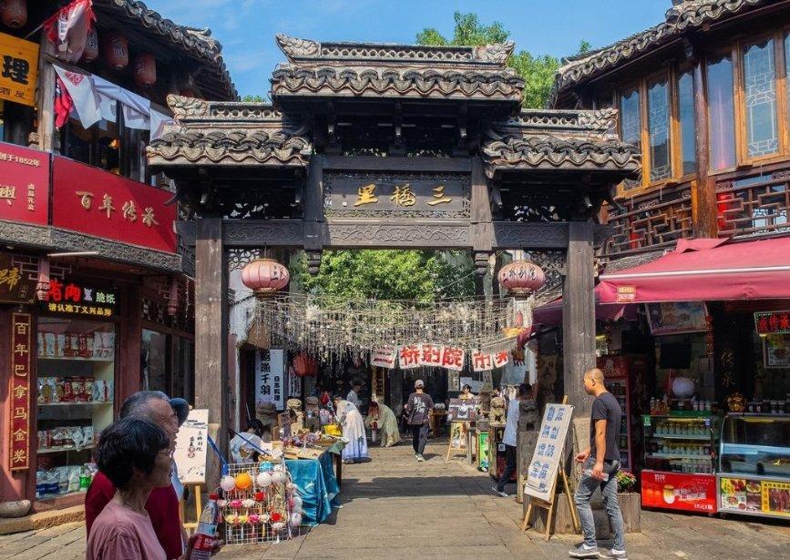 双人跨栏赛跑